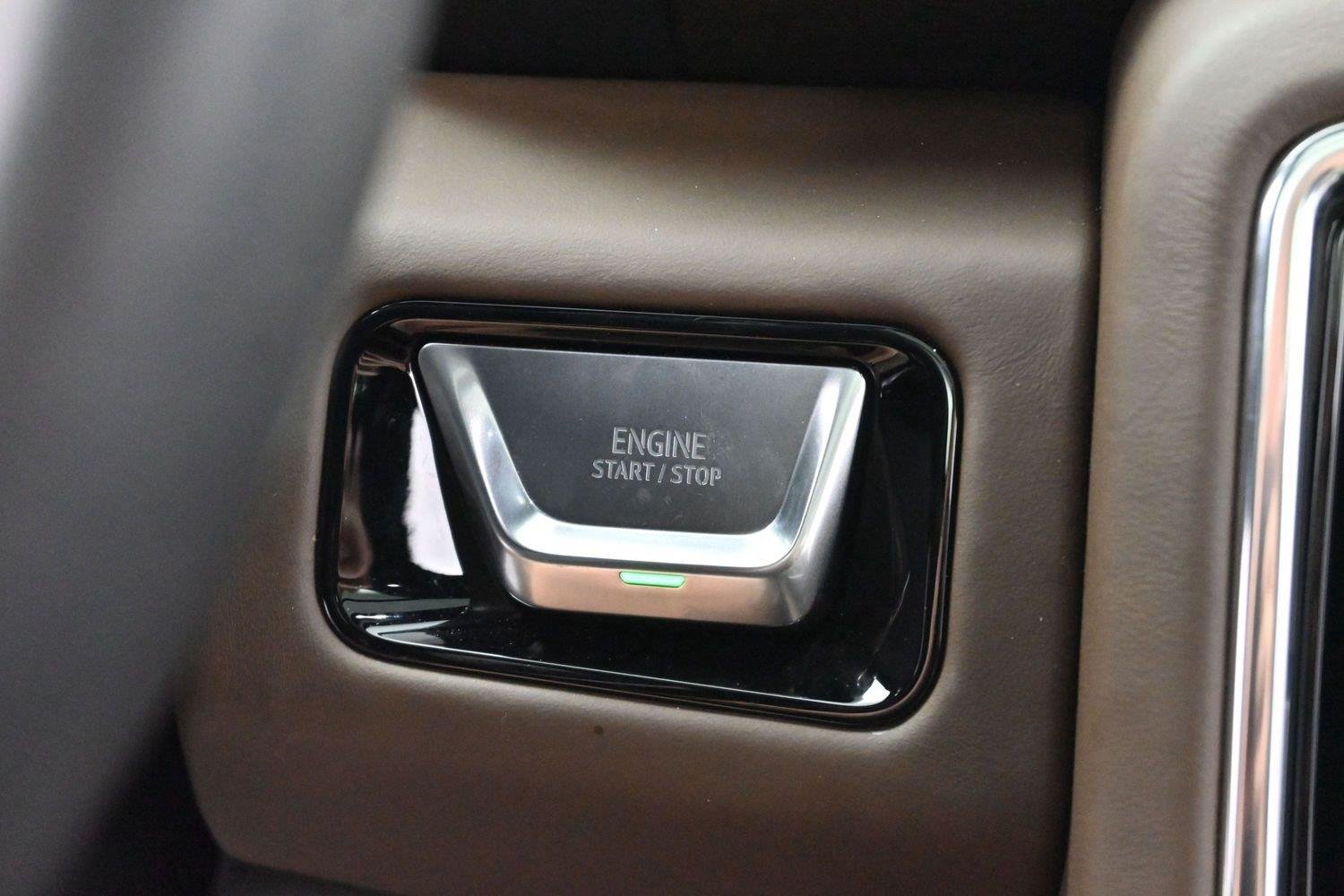 Used 2025 White Frost Tricoat GMC Denali Ultimate image 25