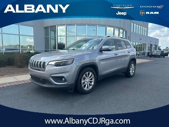 Used 2019 Silver Jeep Latitude image 1