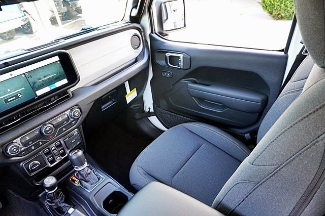 New 2026 Bright White Clear-Coat Exterior Paint Jeep Sport S image 26