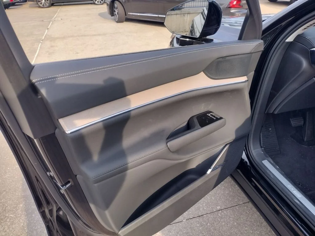 2025 Volvo EX90 Plus - Photo 11