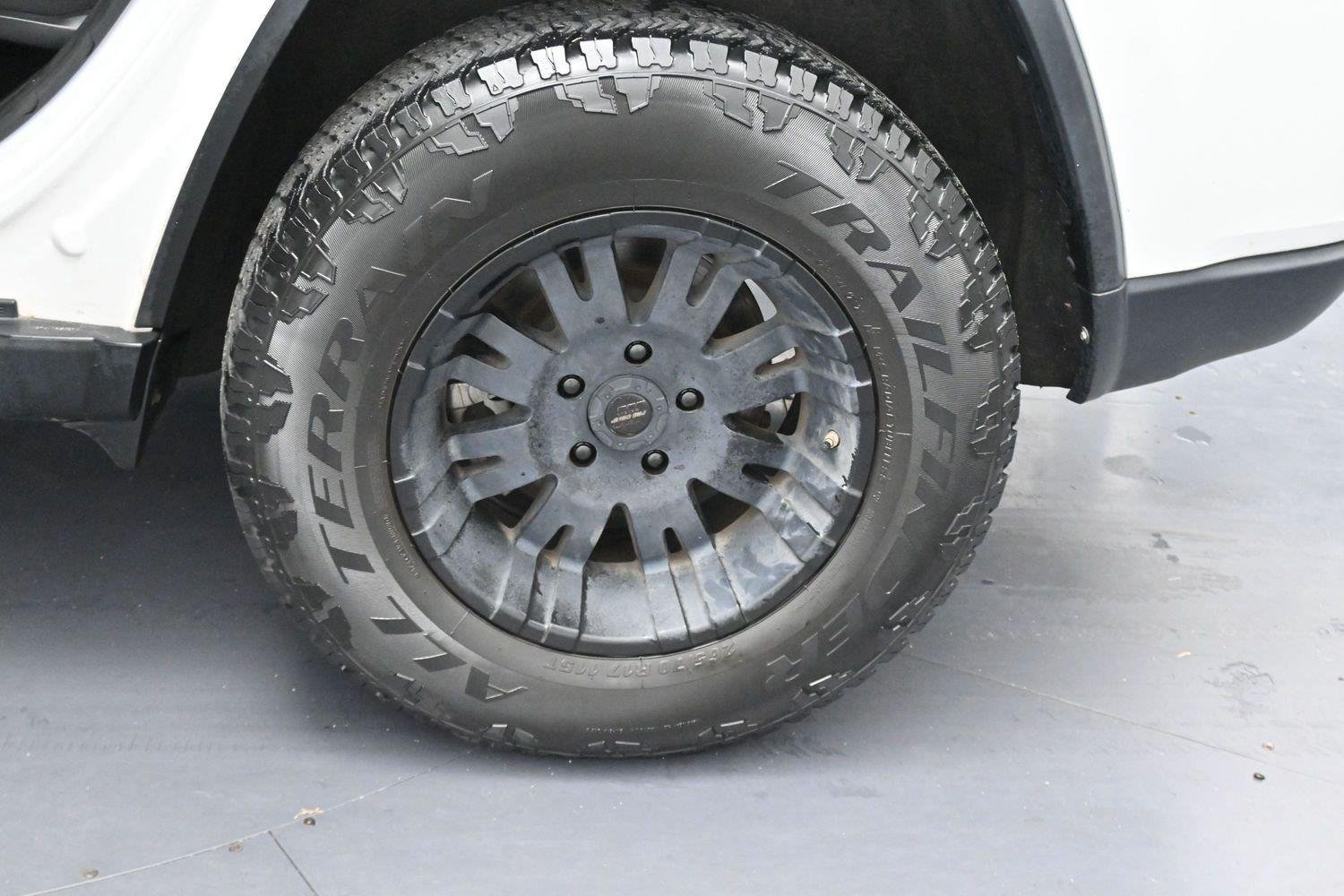Used 2016 Bright White Clearcoat Jeep Laredo image 28