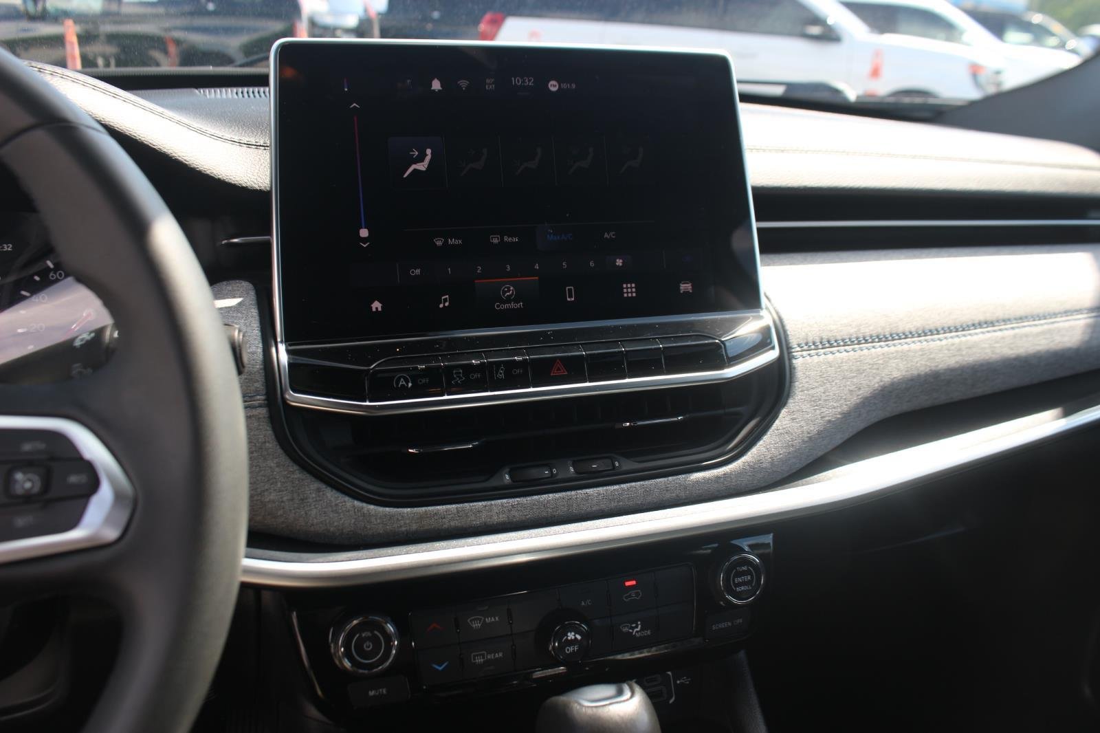 Used 2024 White Jeep Latitude image 20
