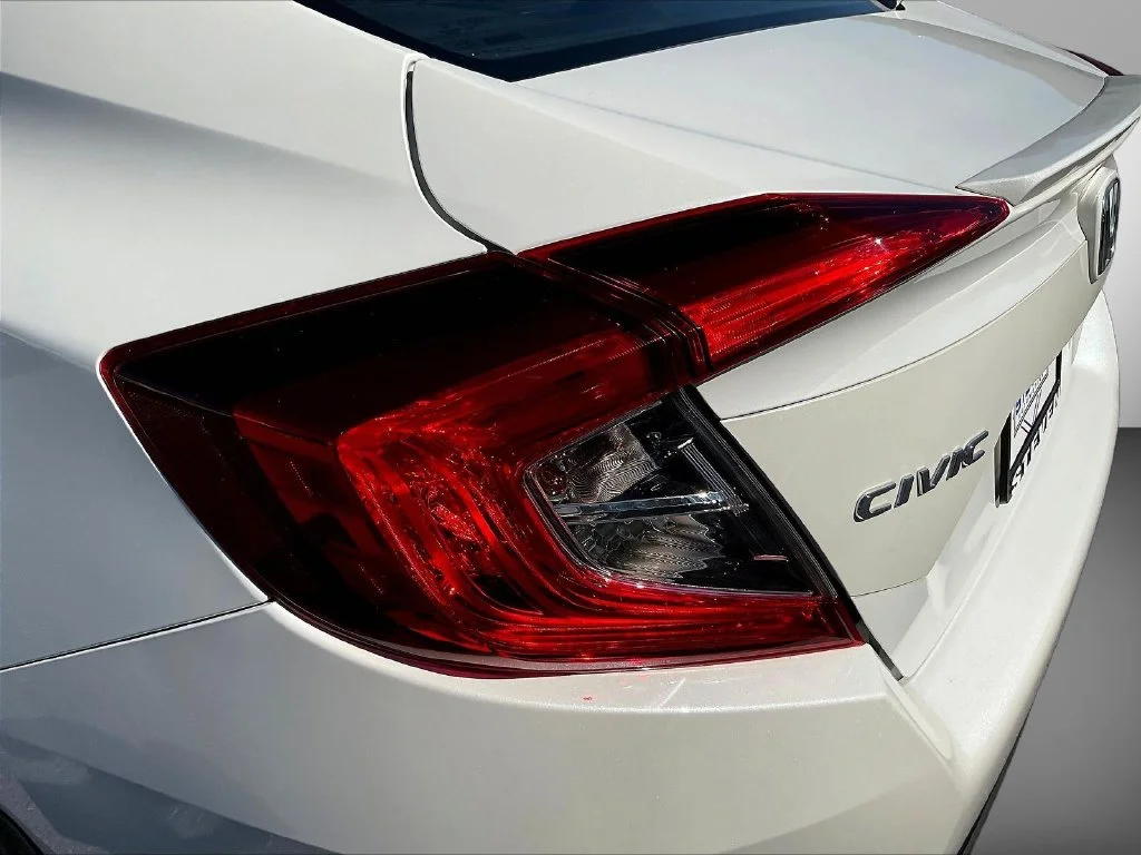 Used 2020 White Honda Touring image 23
