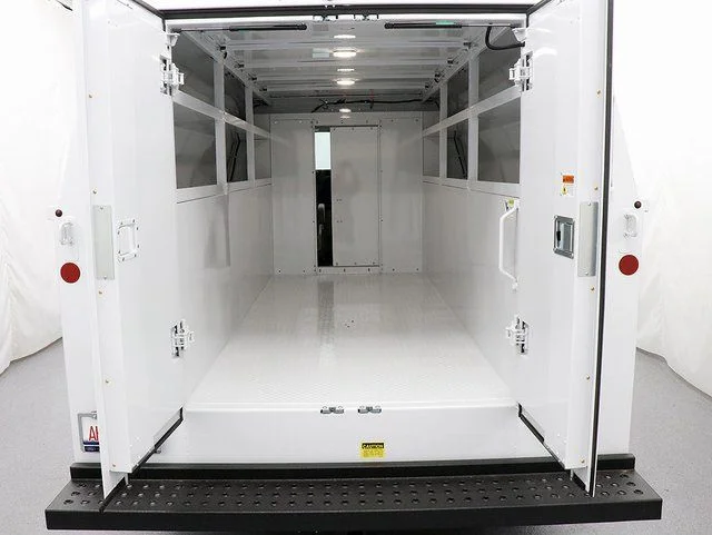New 2025 Oxford White Ford E-350 SRW image 22