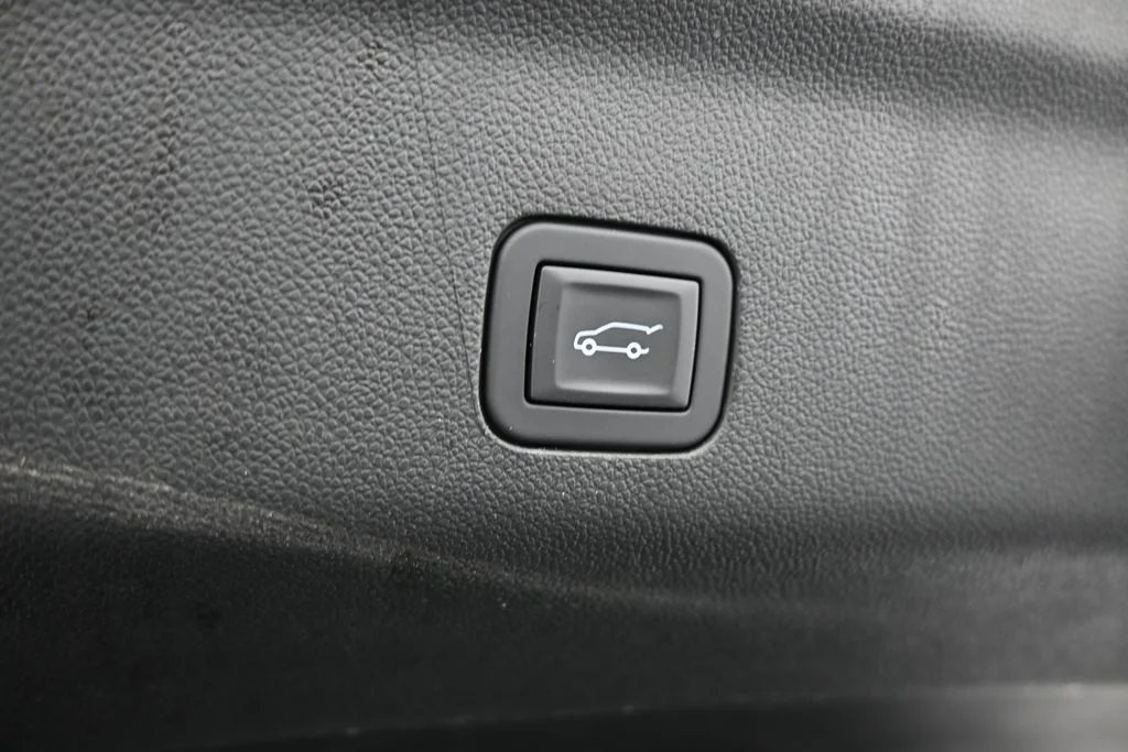 Used 2025 Onyx Black GMC Denali image 42