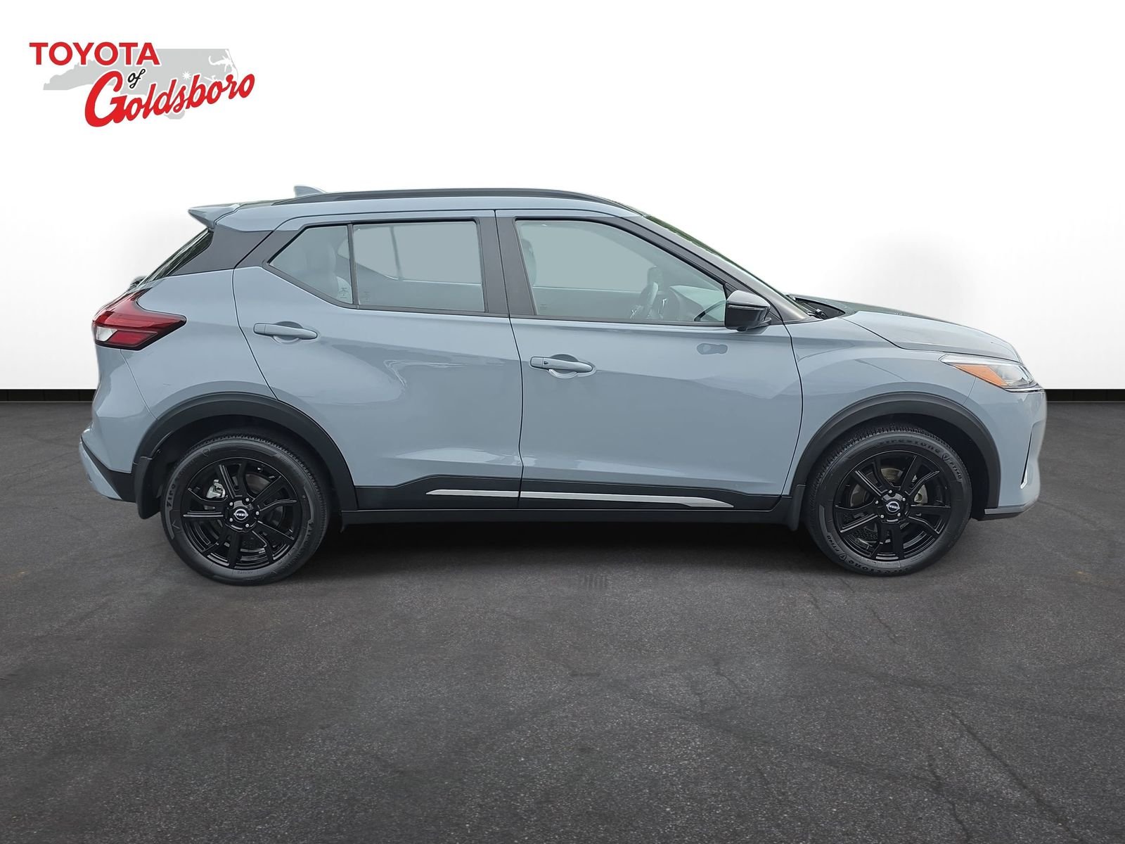 Used 2024 Gray Nissan SR image 4