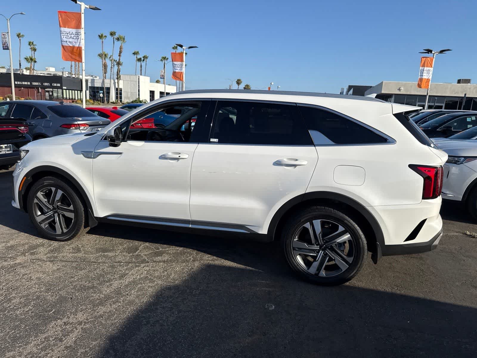 Used 2023 Snow White Pearl Kia EX image 18