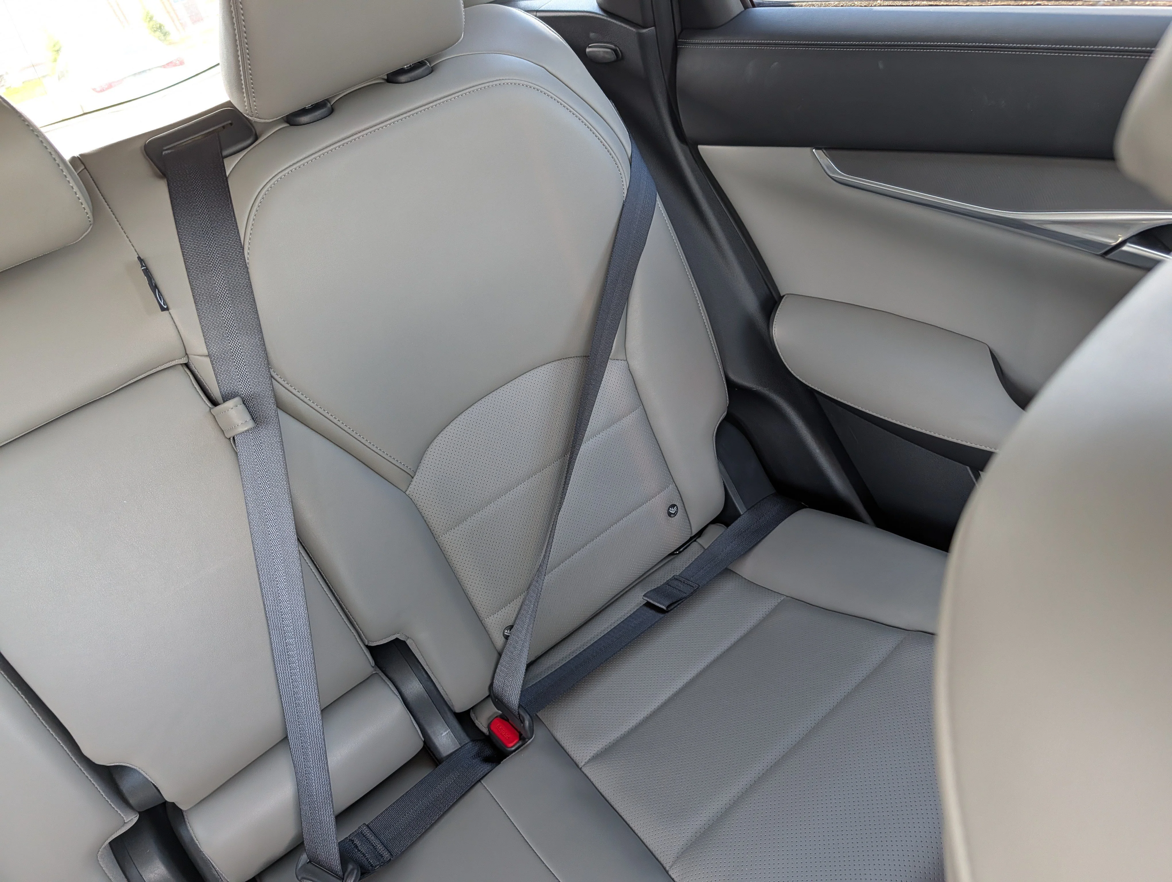 Used 2024 Radiant White INFINITI LUXE image 14