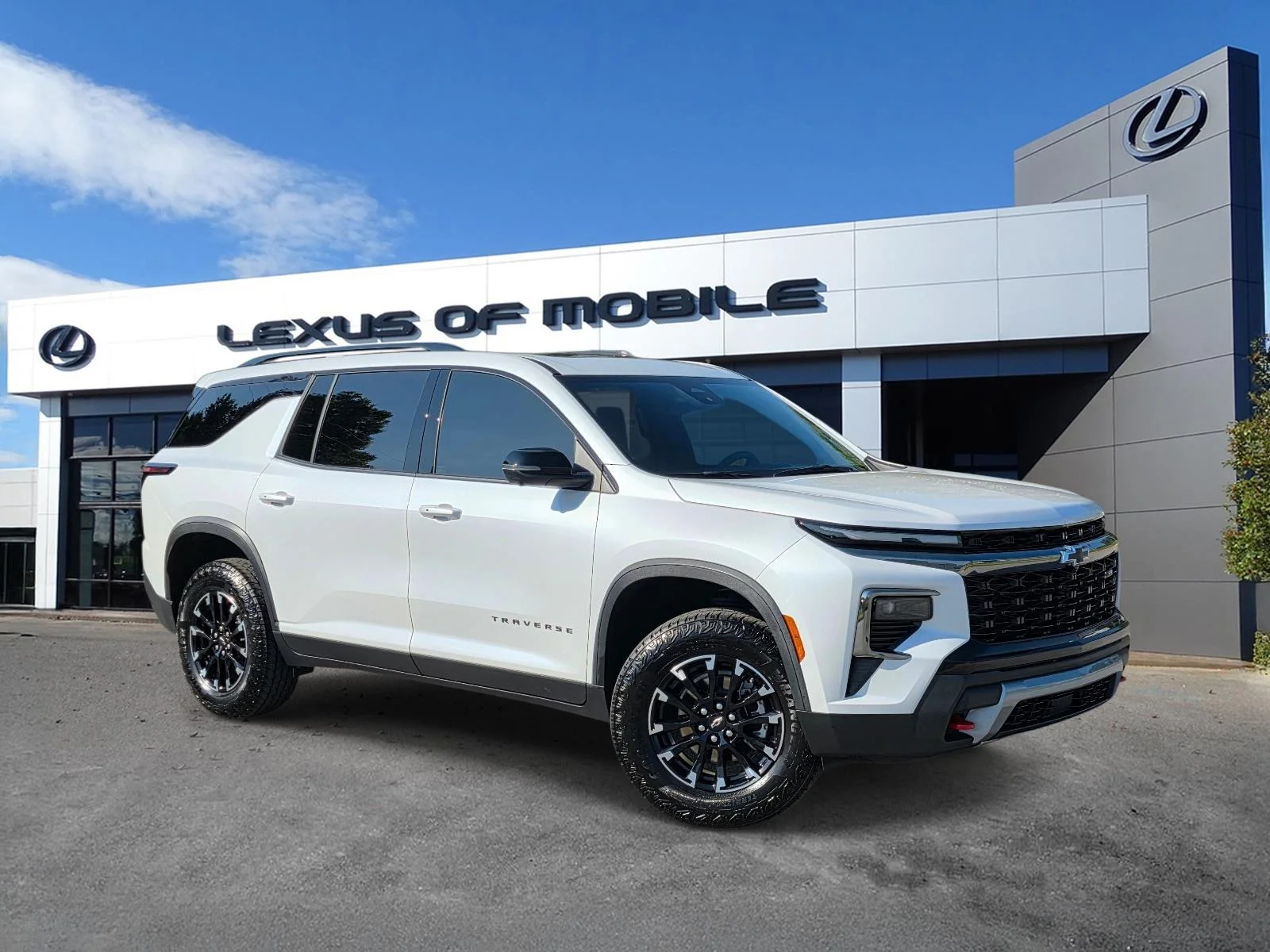 Used 2025 Pearl Chevrolet Z71 image 1