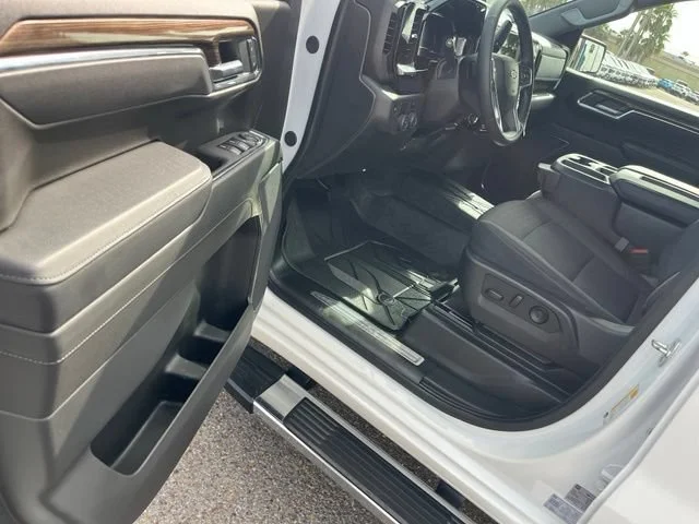 Used 2025 Summit White Chevrolet LT image 19