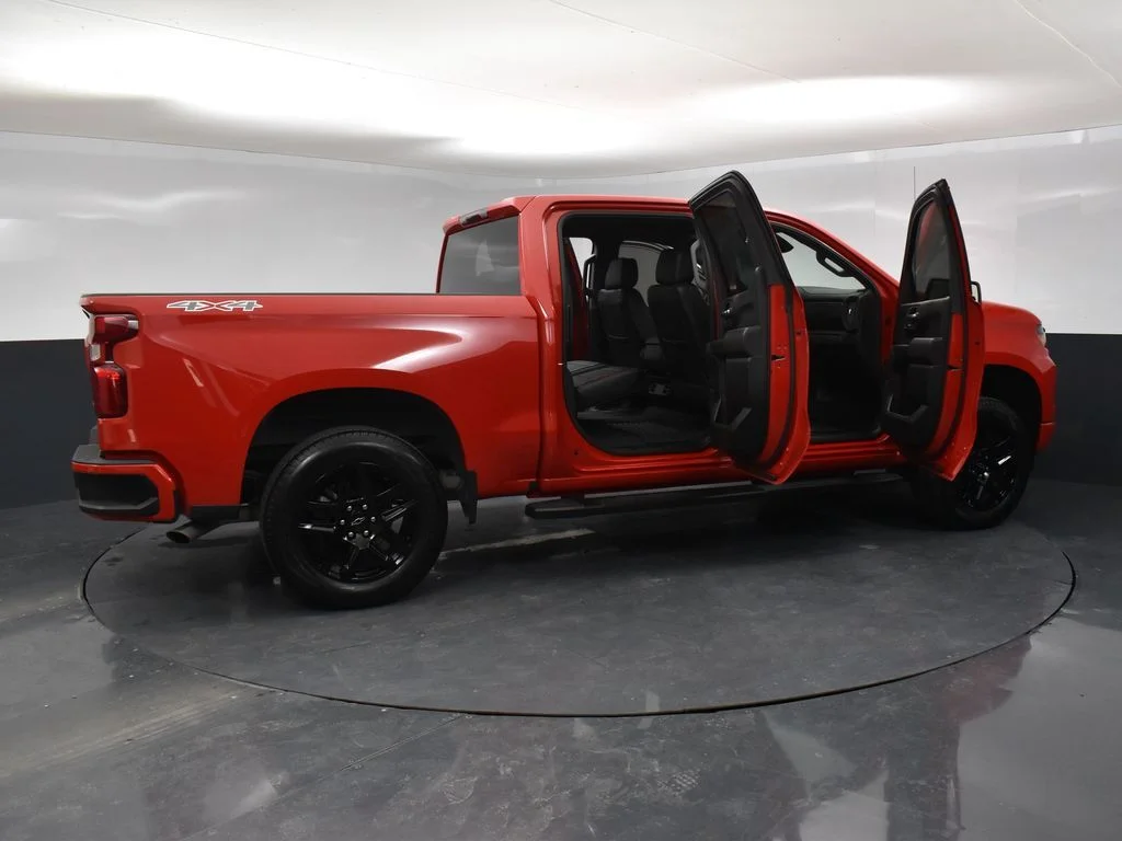 Used 2022 Red Chevrolet Custom image 38