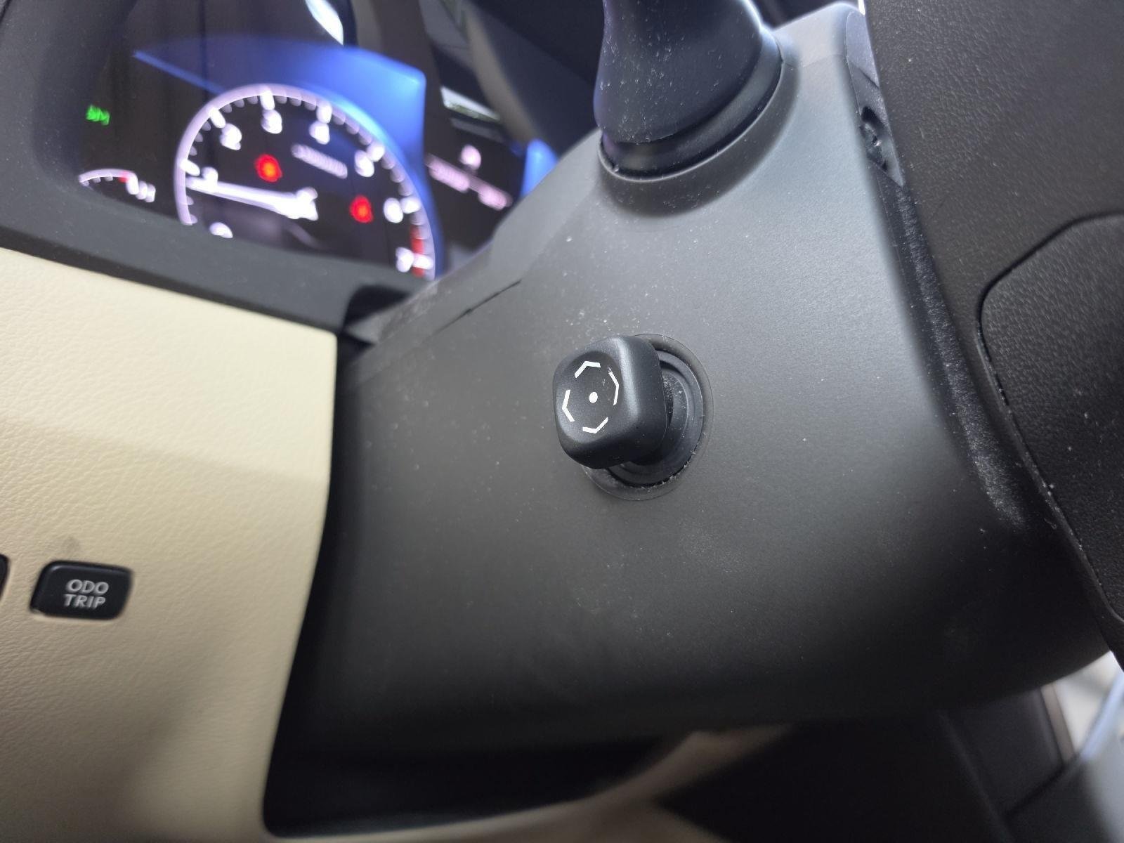 Used 2015 Satin Cashmere Metallic Lexus Base image 37