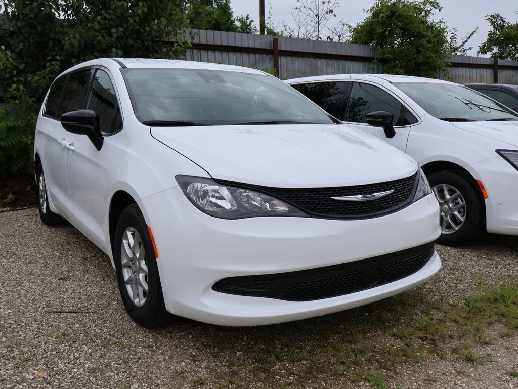 New 2027 Bright White Clear-Coat Exterior Paint Chrysler LX image 18