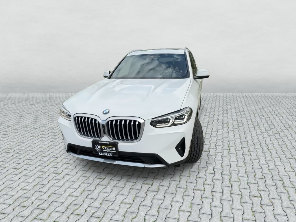 Used 2024 White BMW xDrive30i image 3