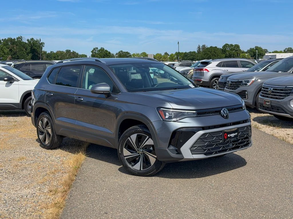 New 2026 Platinum Gray Metallic Volkswagen 1.5T SE image 3