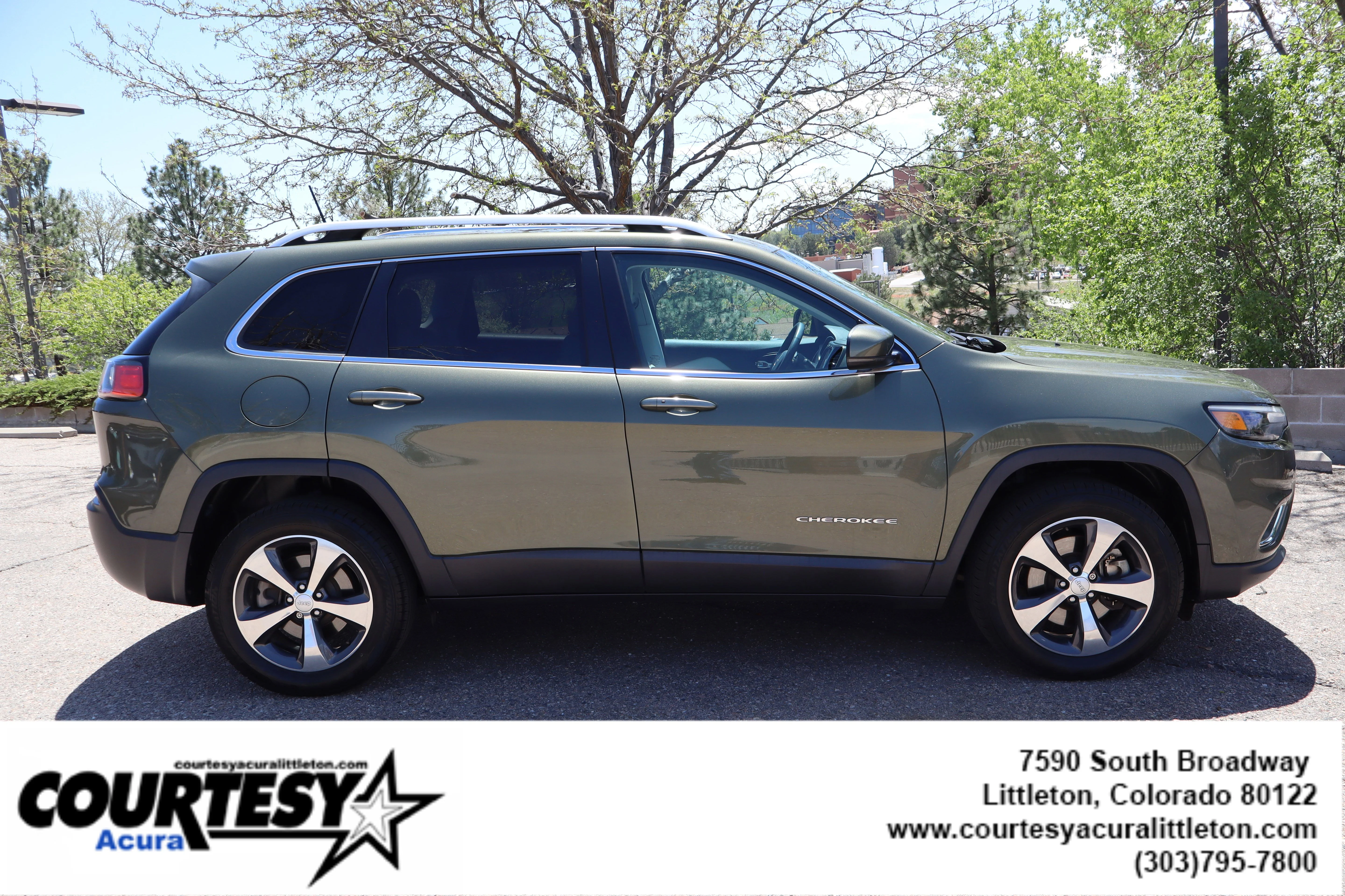 Used 2019 Olive Green Pearlcoat Jeep Limited image 7
