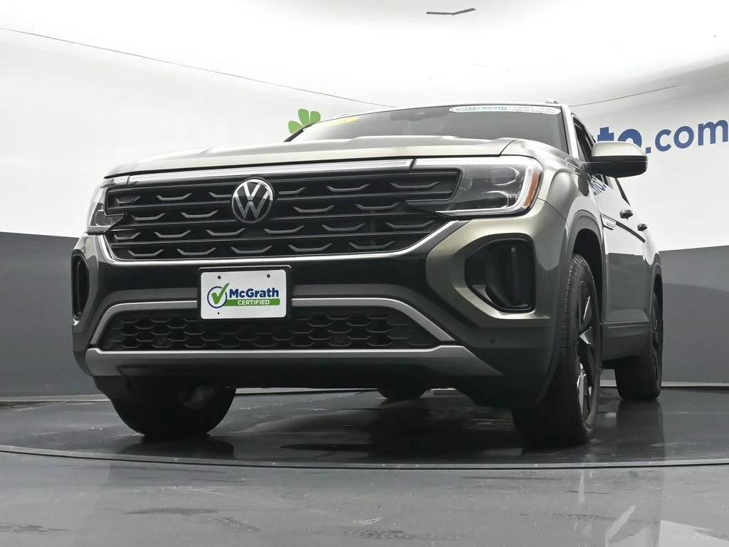 Certified Used 2025 Green Volkswagen 2.0T SE w/Technology image 7