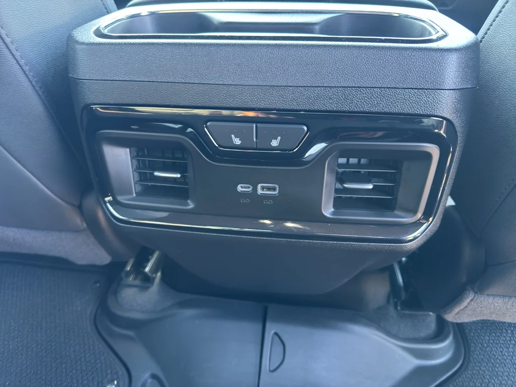 Used 2025 Summit White GMC AT4 image 21