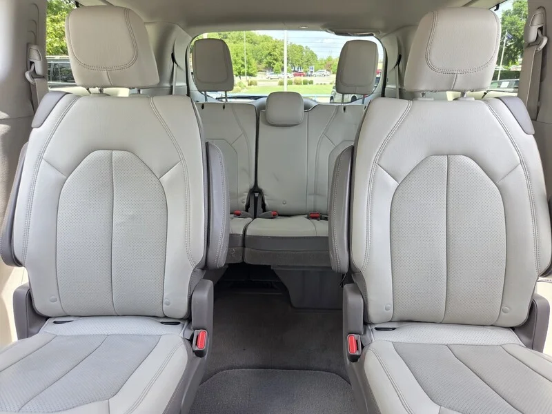 Used 2019 Bright White Clearcoat CHRYSLER TOURING L PLUS image 10