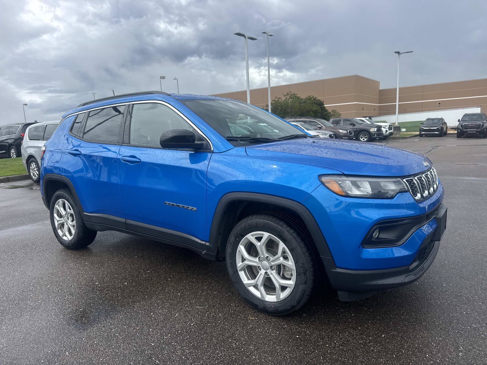 Used 2024 Blue Jeep Latitude image 3