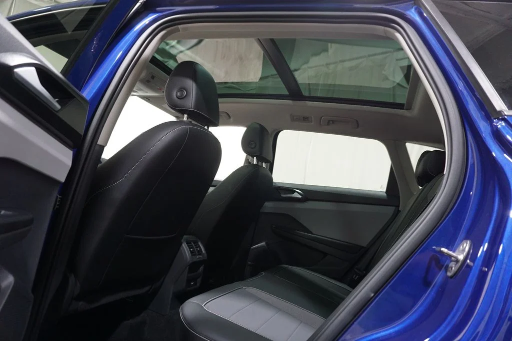 Certified Used 2023 Blue Volkswagen 1.5T SE image 25
