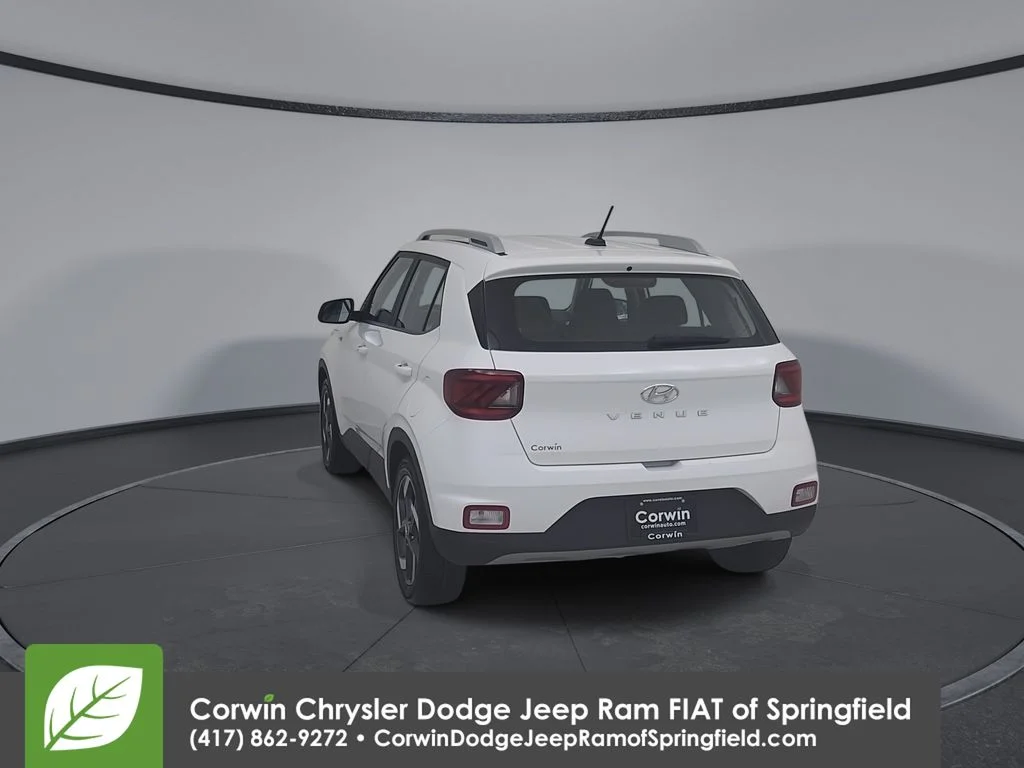 Used 2025 White Hyundai SEL image 12