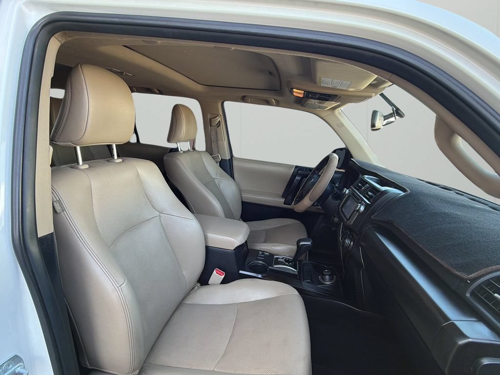 Used 2014  Toyota Limited image 31