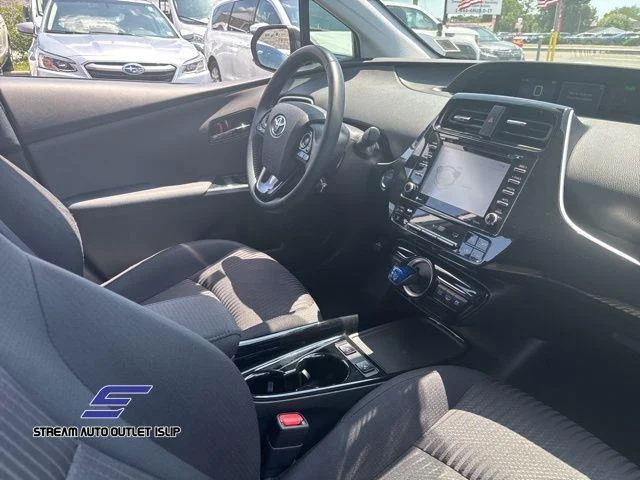 Used 2022 Silver Toyota LE image 8