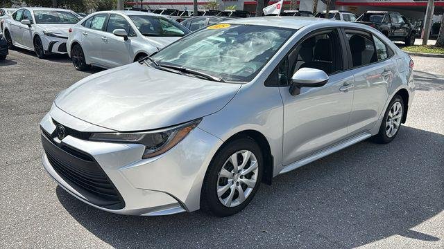 Certified Used 2025 Classic Silver Toyota LE image 28