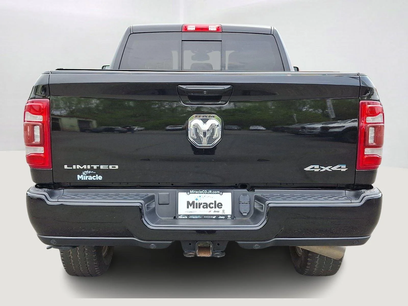 Used 2023 Diamond Black Crystal Pearlcoat Ram Limited image 6