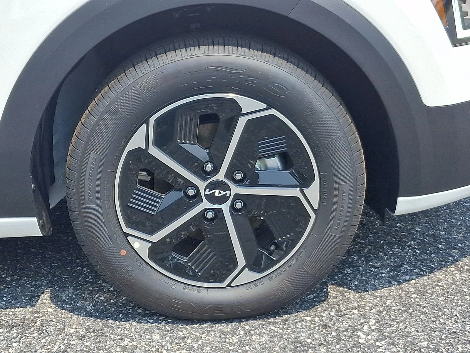 New 2026 White Kia LX image 9
