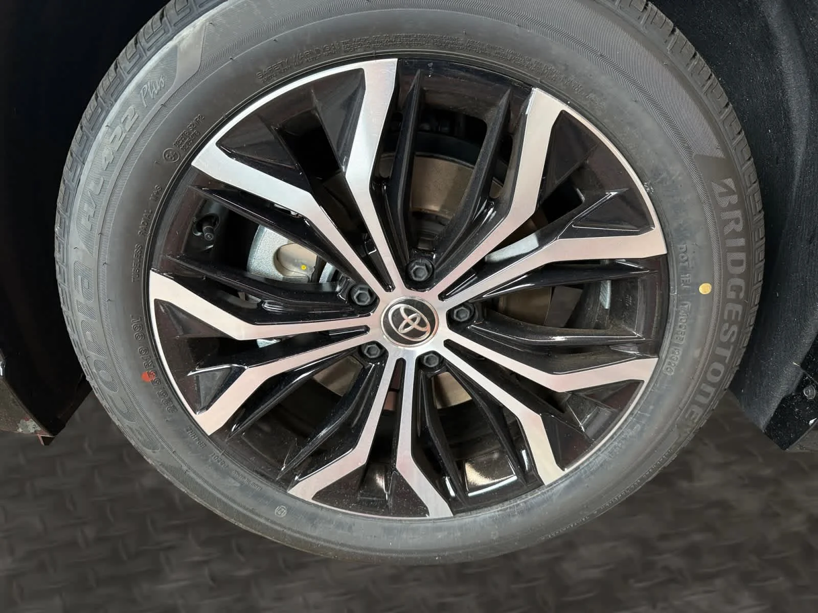 2026 Toyota Crown Signia XLE - Photo 9