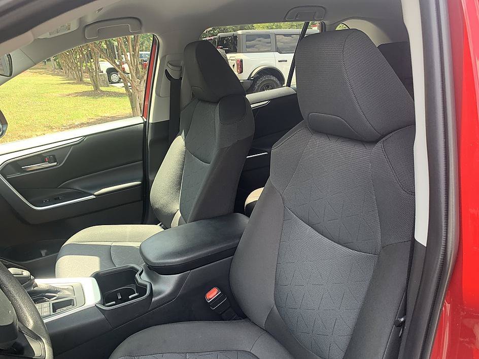 Used 2025 Ruby Flare Pearl Toyota XLE image 10