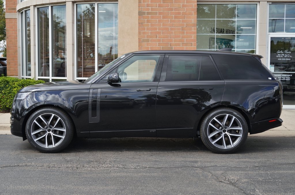 New 2026 Santorini Black Land Rover SE image 2