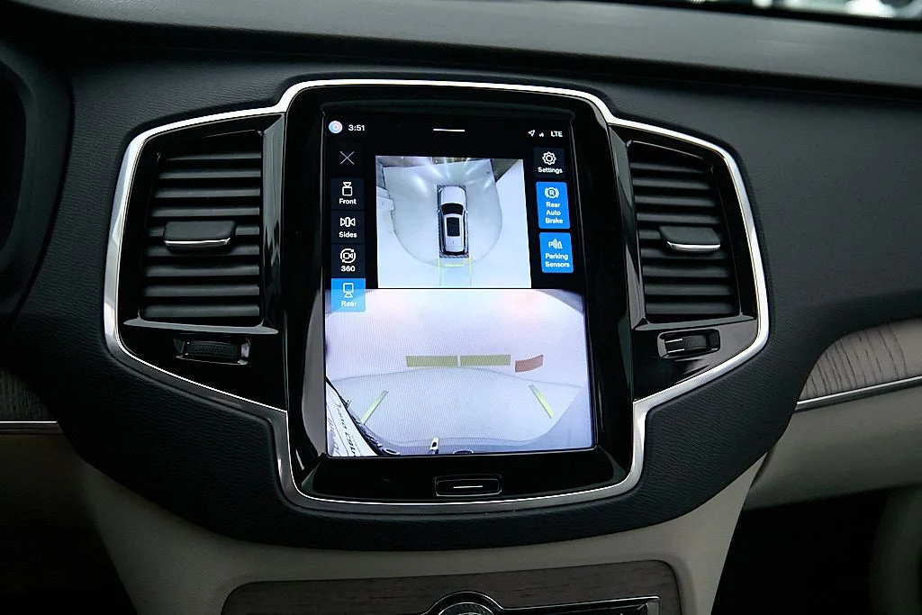 Used 2024 Vapour Grey Volvo Plus image 31