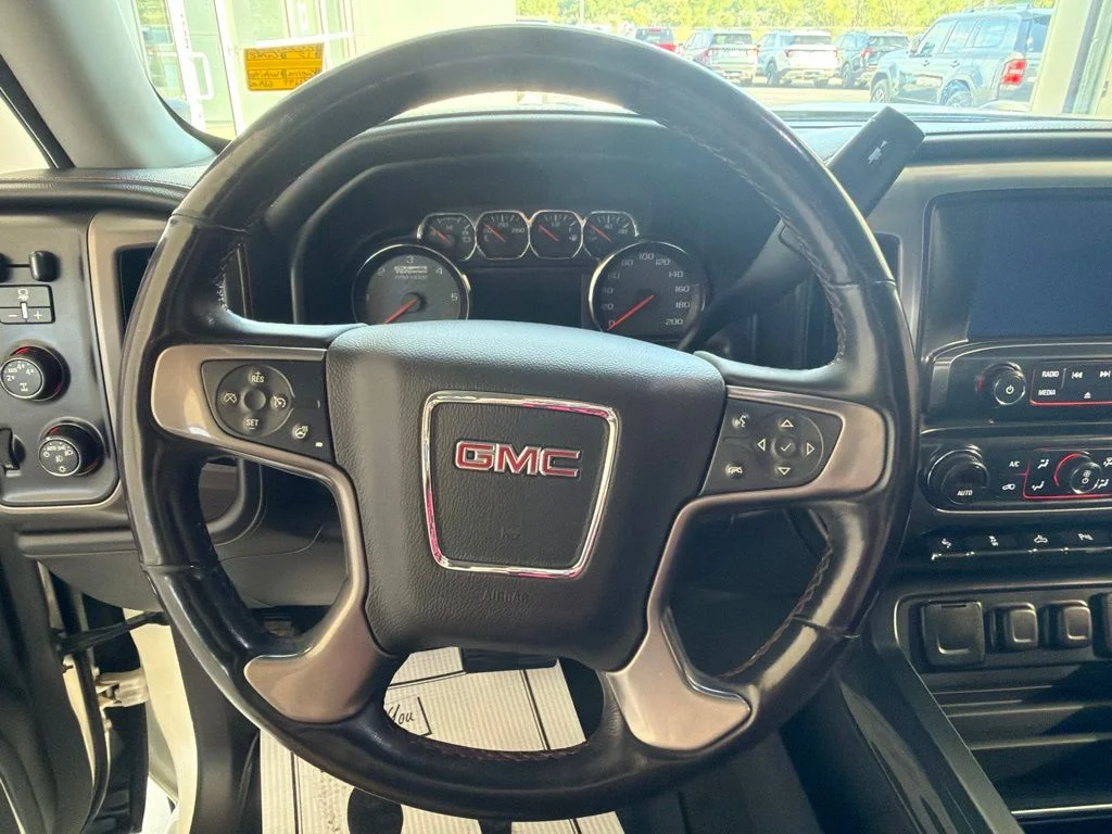 Used 2015 White Diamond Tricoat GMC SLT image 21