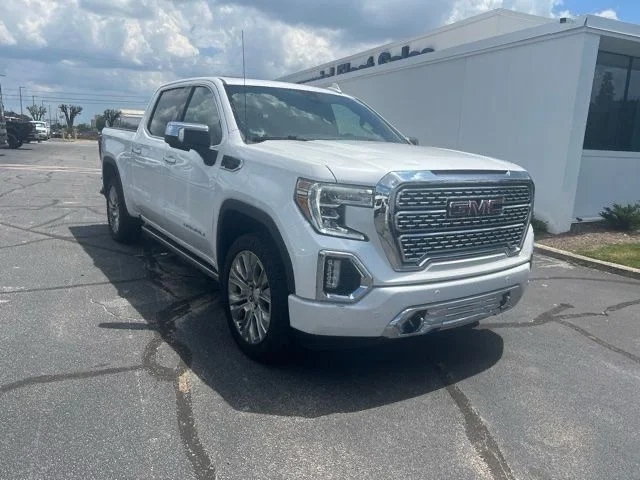 Used 2022 White GMC Denali image 1