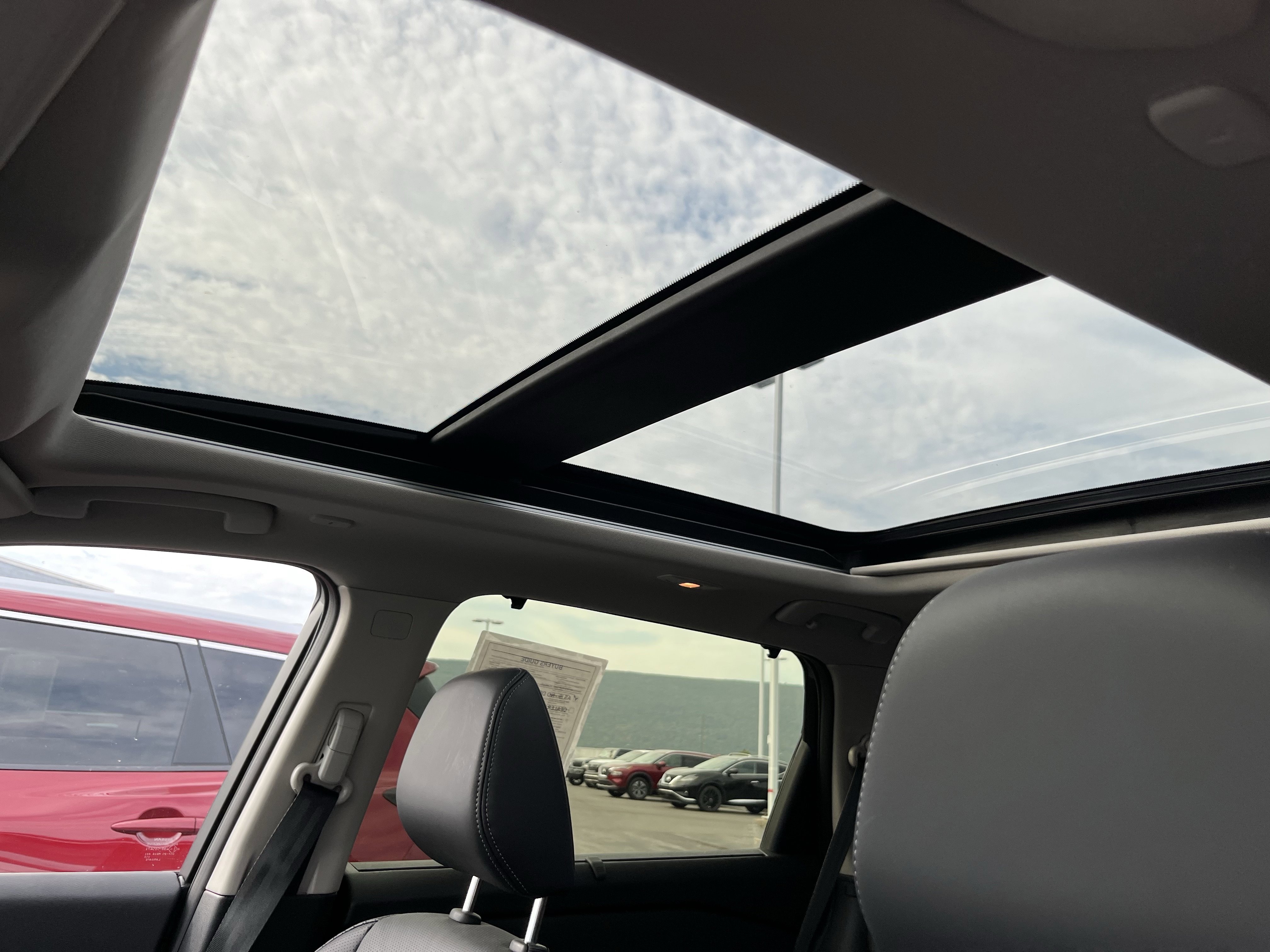 2025 Nissan Rogue AWD Platinum photo 2