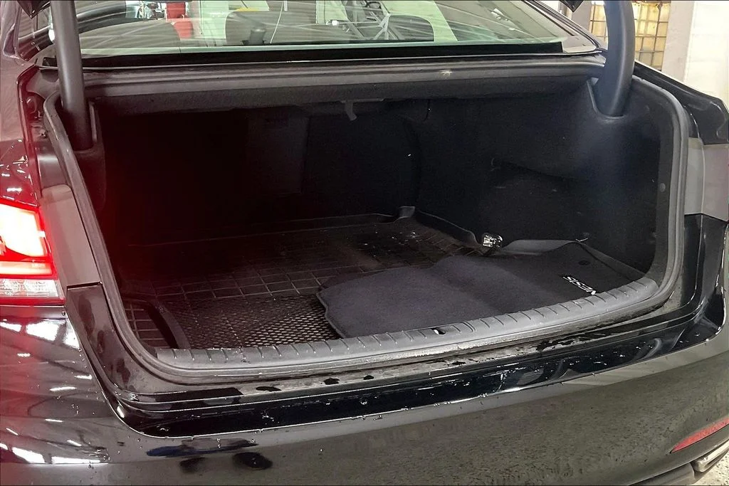 Used 2015 Black Hyundai 3.8 image 28