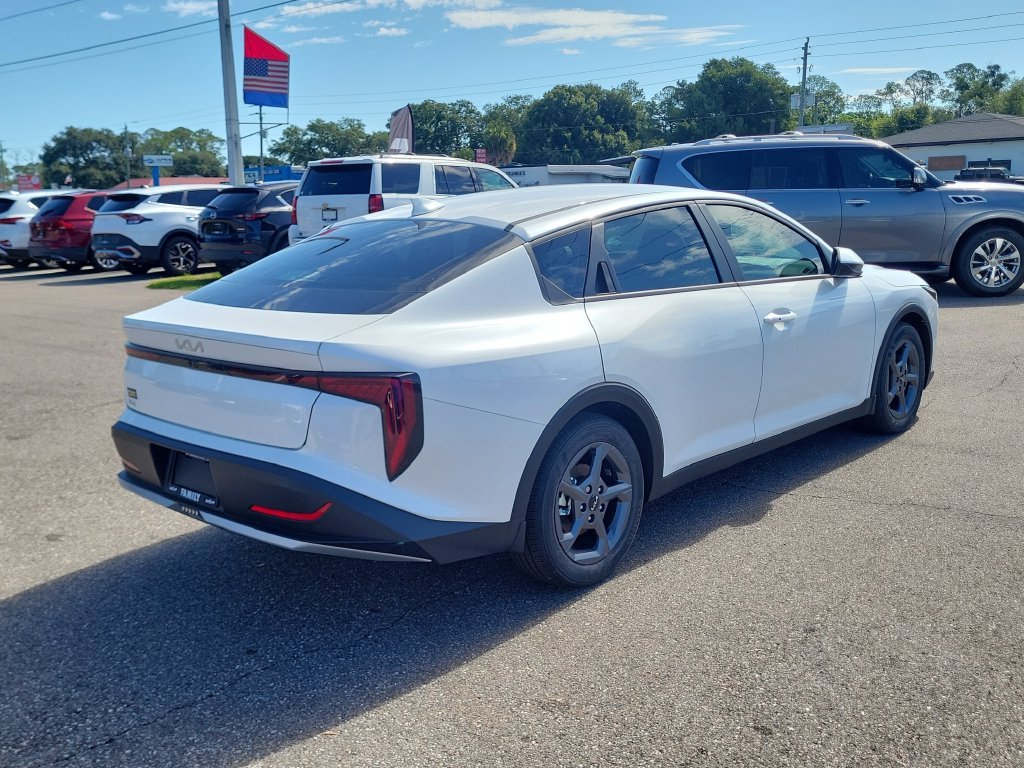 New 2026 Snow White Pearl Kia LXS image 6
