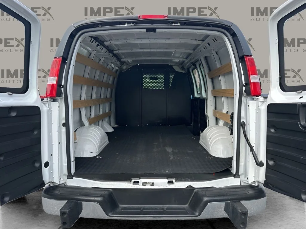 Used 2023 White GMC Work Van image 23