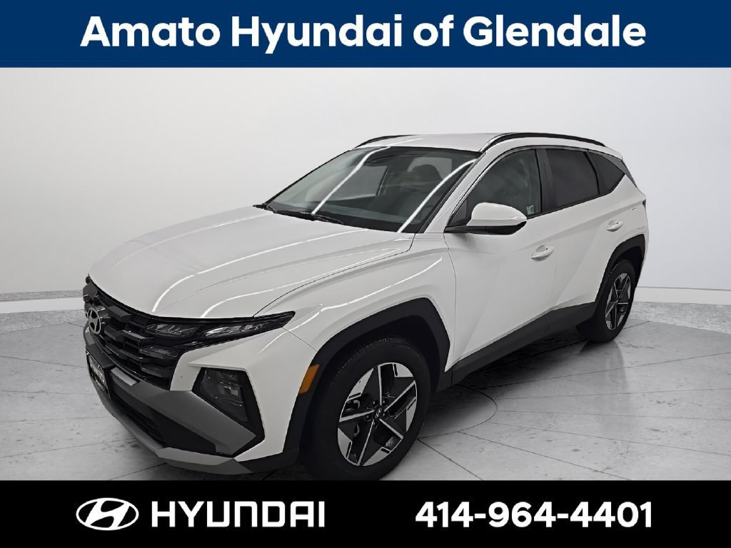 Used 2025 White Hyundai SEL image 1