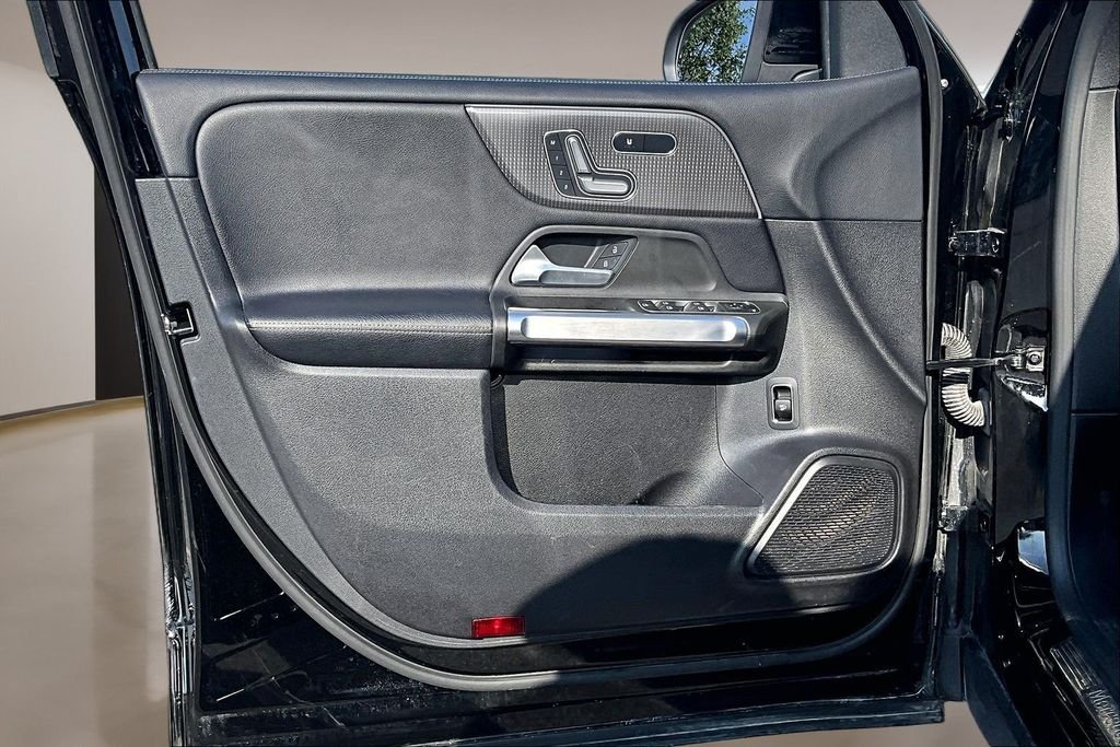 Used 2021 Black Mercedes-Benz GLB 250 image 18