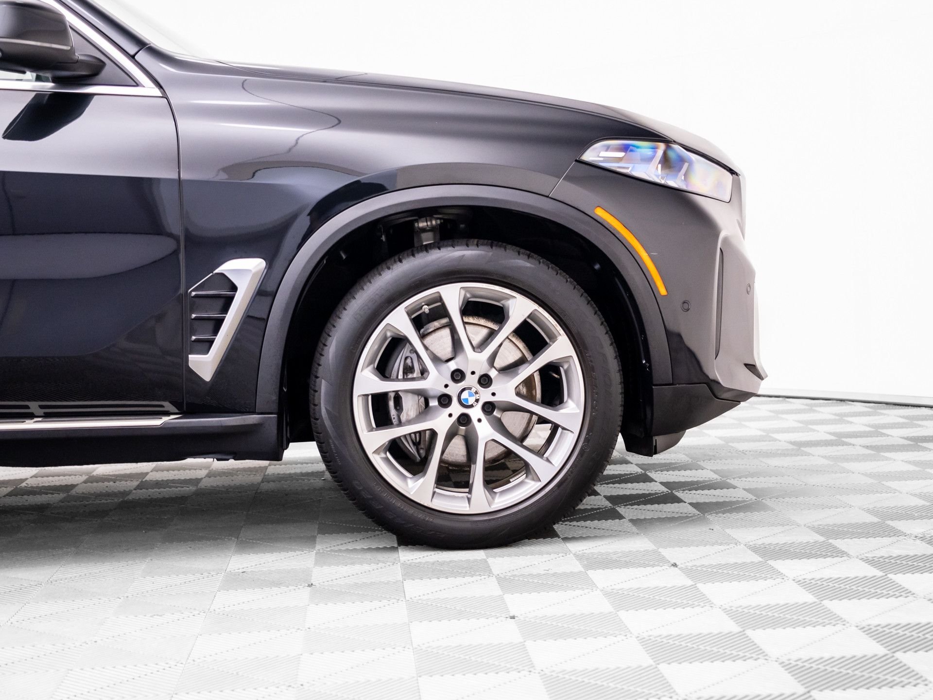Used 2024 Black BMW xDrive40i image 33
