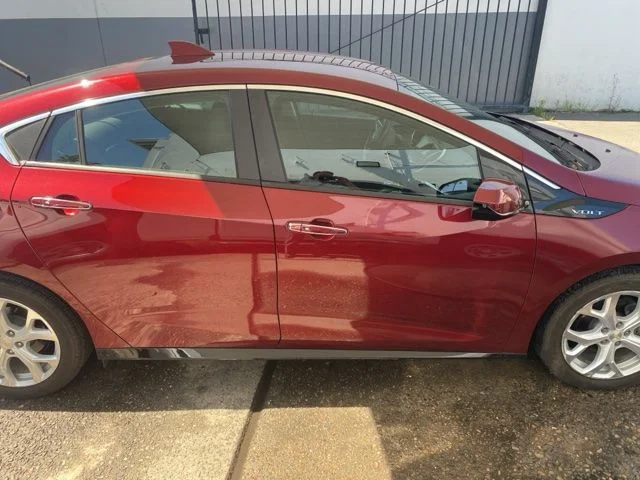 Used 2016 Red Chevrolet Premier image 4
