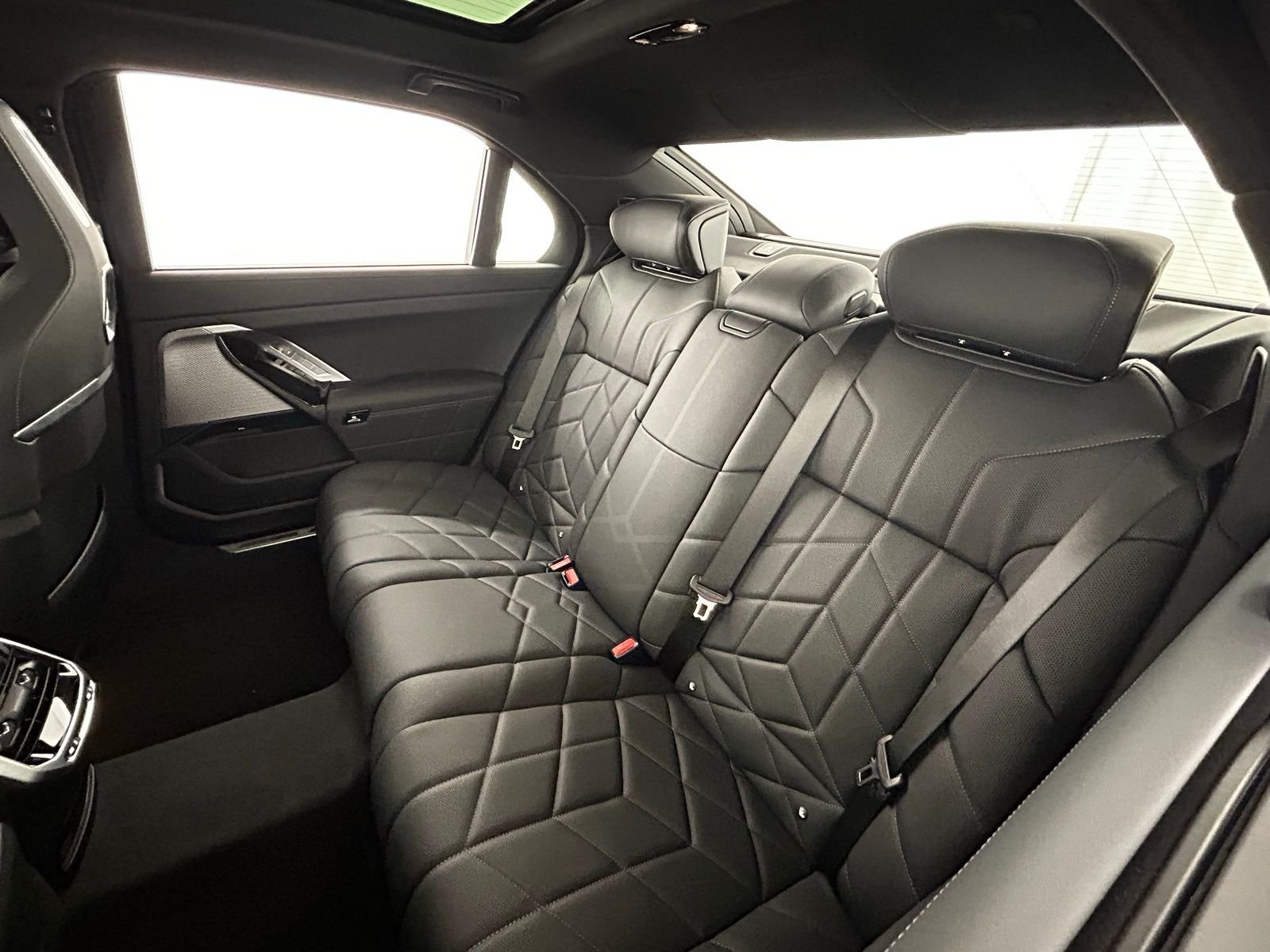 New 2026 Black Sapphire Metallic BMW xDrive60 image 52