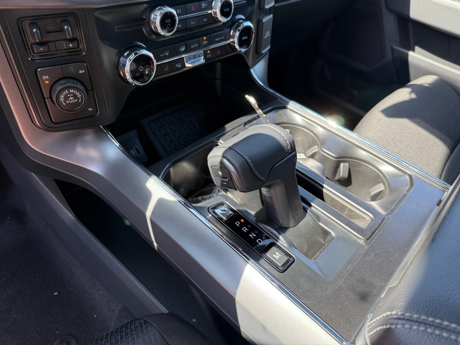 2025 Ford F-150 XLT - Photo 13
