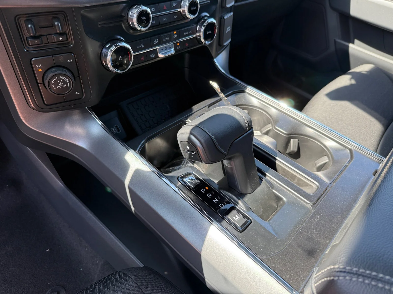 2025 Ford F-150 XLT - Photo 13