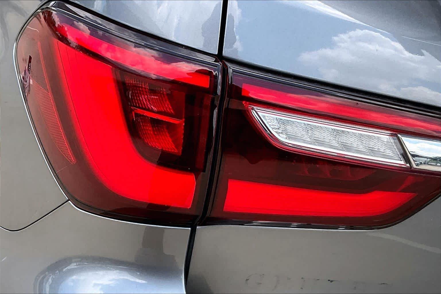 Used 2020 Graphite Shadow INFINITI LUXE image 28