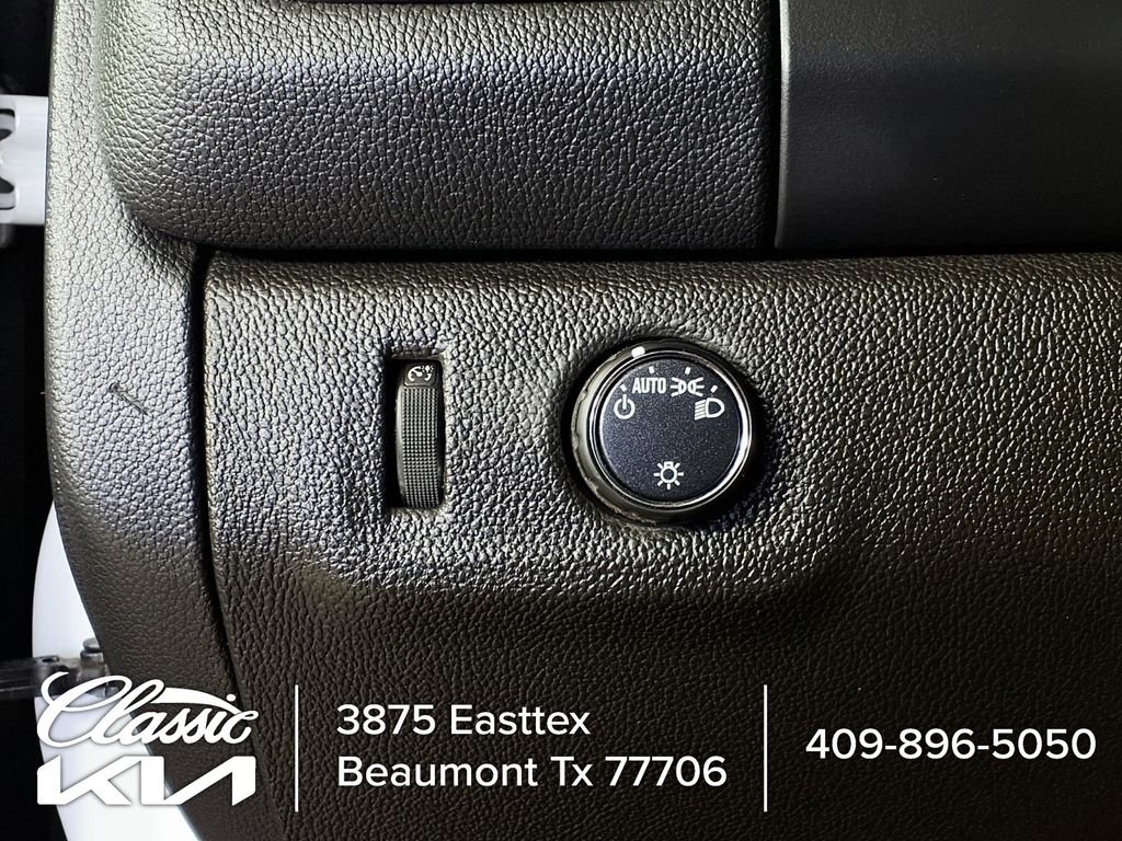 Used 2021 White Chevrolet LT image 24